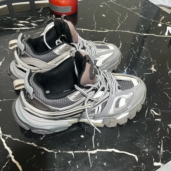 COPY - Balenciaga Track